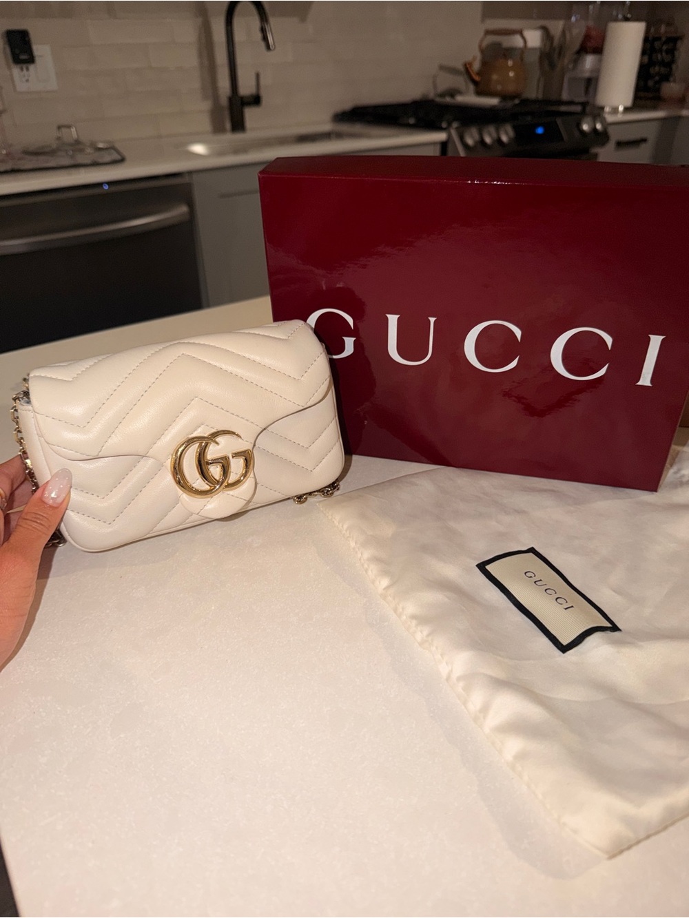 Gucci Matelassé Mini cross body Bag in Ivory with champagne Hardware. AUTHENTIC.